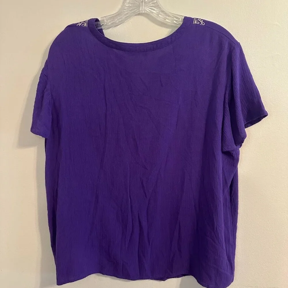 Croft & Barrow V-Neck Blouse in Purple with White Floral Embroidery - Size XL - Picture 3 of 7